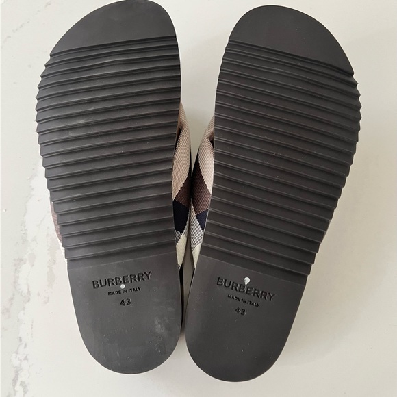 Burberry Birch Check Flip-flops - Picture 3 of 12